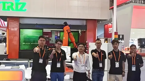 Assistance pour équipements de traitement de tubes métalliques